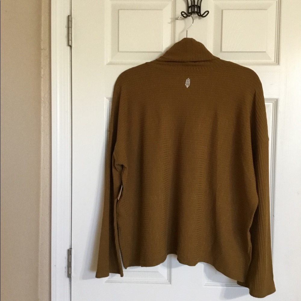 Free people movement can’t handle this turtle neck in brown size XS - Picture 2 of 12